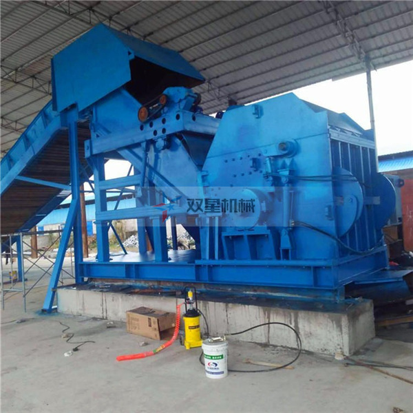 <a href='http://m.molycao.cn' target='_blank'><span>金屬破碎機</span></a>河北保定設(shè)備安裝現(xiàn)場