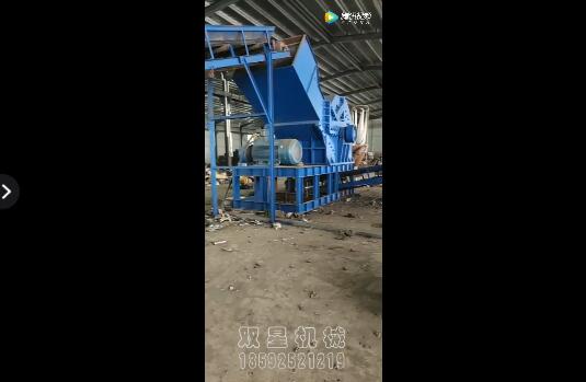 <a href='http://m.molycao.cn' target='_blank'><span>金屬破碎機(jī)</span></a>1600型設(shè)備現(xiàn)場(chǎng)
