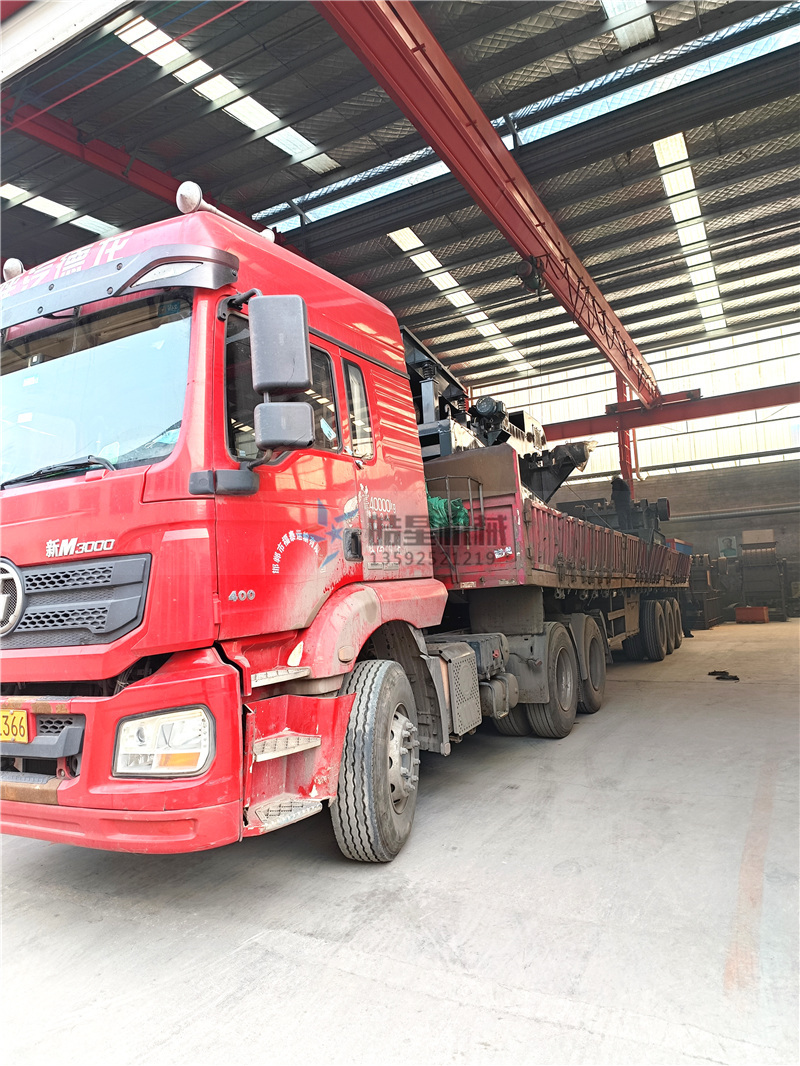 1300型<a href='http://m.molycao.cn' target='_blank'><span>金屬破碎機(jī)</span></a><a href='http://m.molycao.cn/psxl/1279.html' target='_blank'><span>廢鋁破碎</span></a>機(jī)發(fā)往河北